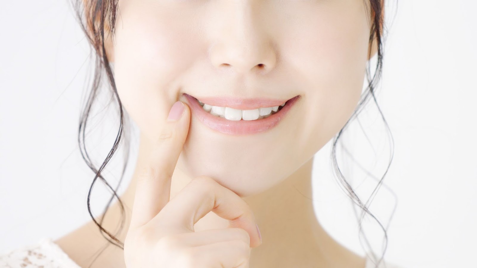 <p>圧倒的症例数で、歯列矯正やセラミック治療など包括的にお口のお悩みに対応</p>
